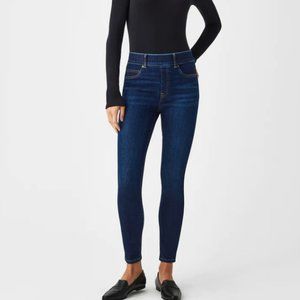 Spanx Women's Ankle Skinny Jeans Midnight Shade Size Small Regular Inseam NWT